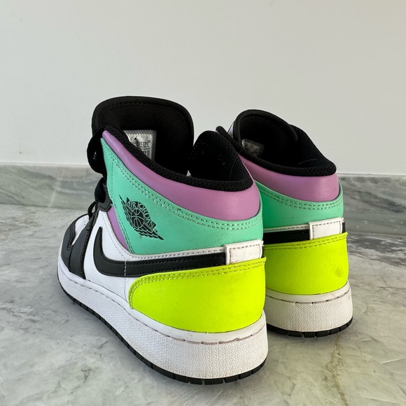 Air Jordan 1 Mid Pastel Black Toe GS - Picture 2 of 4
